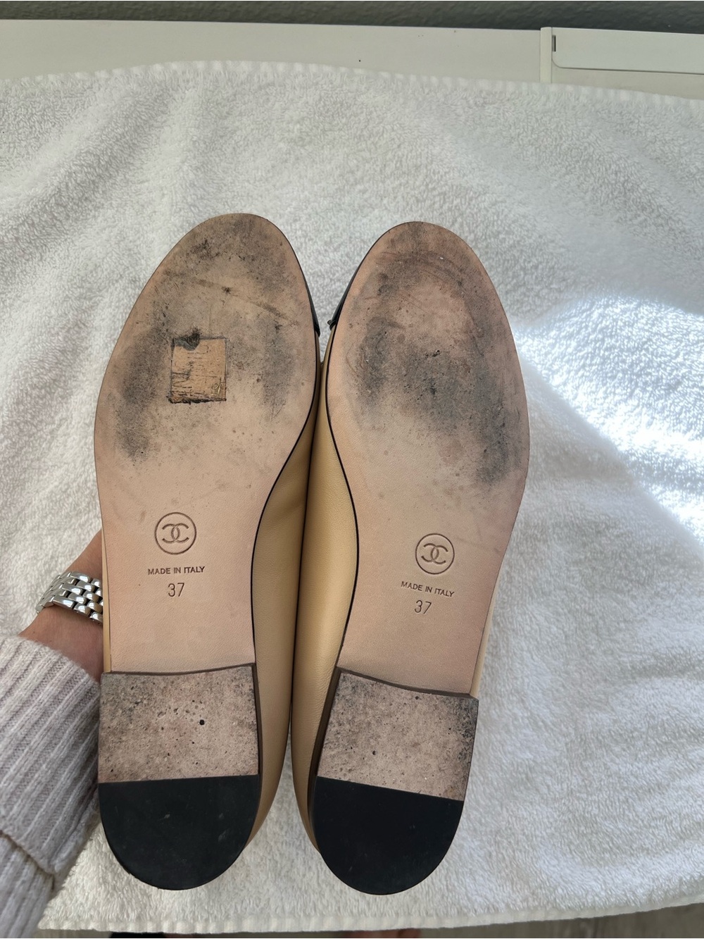 Chanel Beige and Black Cap-Toe Ballet Flats, classic line - Picture 5 of 6